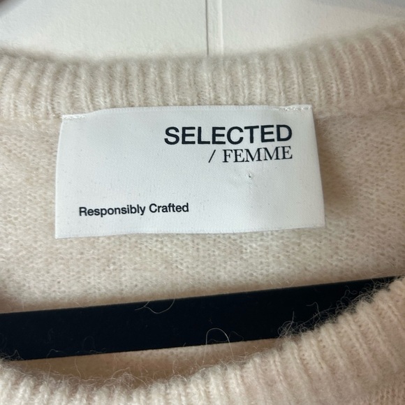 Selected Femme, size XXL wool/alpaca cream long sleeve frilled cuff sweater - Picture 4 of 8